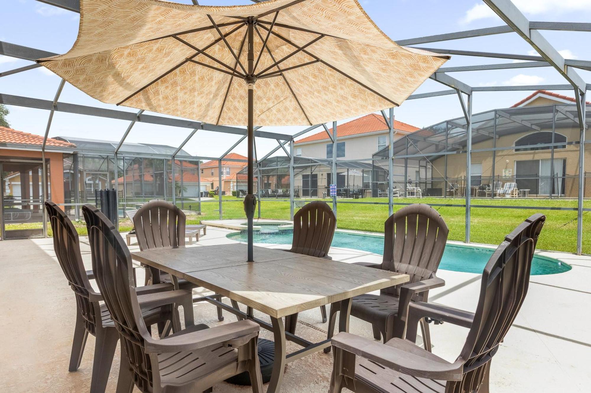 Large Spacious Home W Private Pool & Hot Tub 达文波特 外观 照片